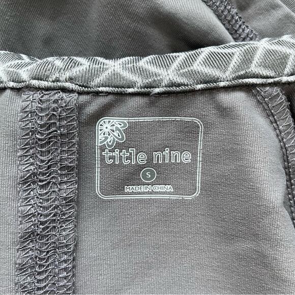 TITLE NINE Zip-Up Performance Hoodie Shacket Top Size S Gray Geometric - Picture 6 of 7